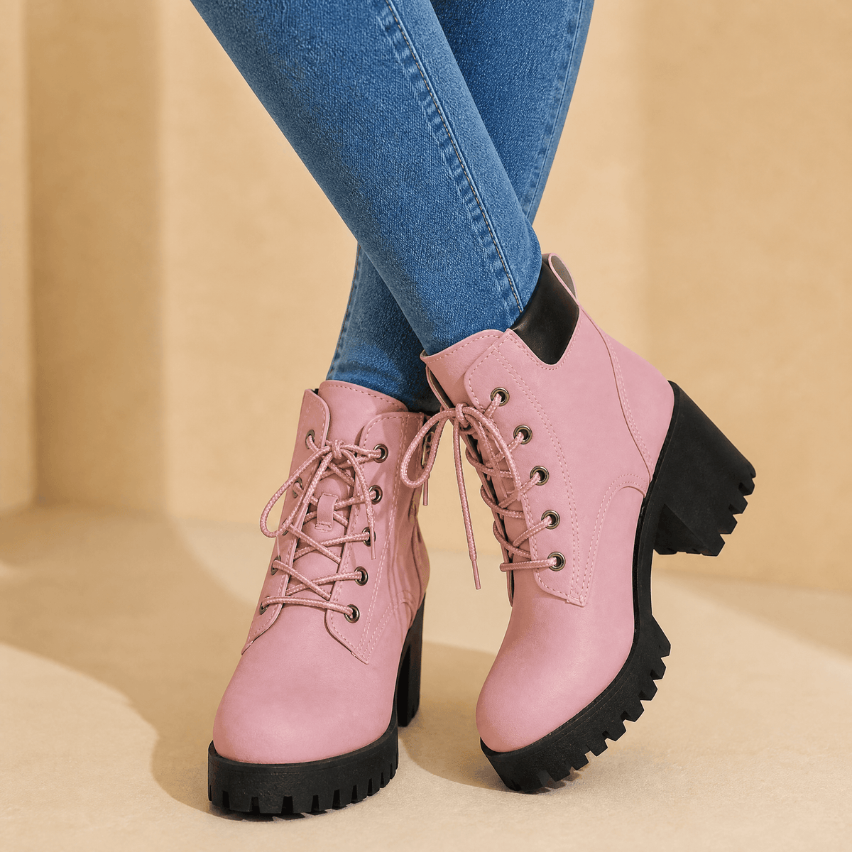 Chunky Plateau-Boots mit Blockabsatz und Schnürung
